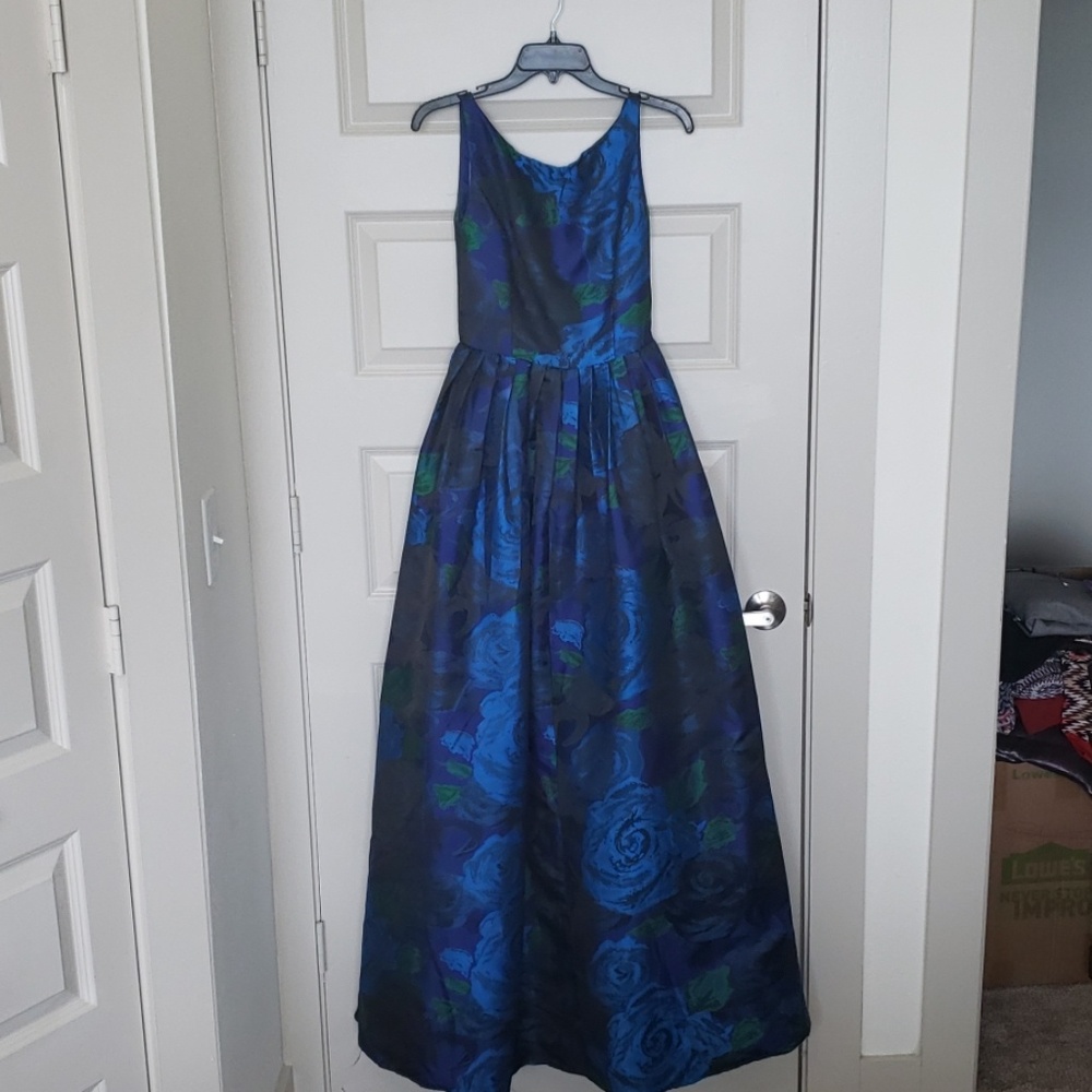 Beautiful blue floral gown with pockets